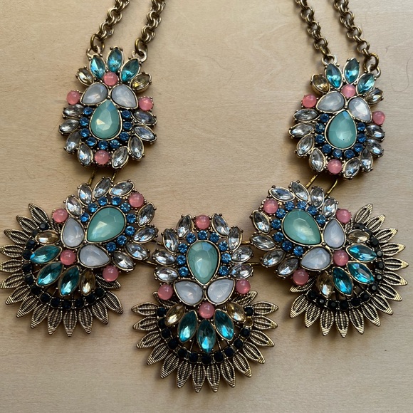 Costume Jewelry floral design necklace with multicolored cut glass beads - Picture 2 of 8